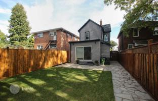 3-bedroom house in Etobicoke for C$1,902,000