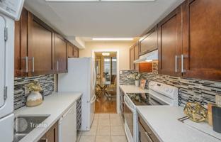 1-bedroom apartment in Bathurst Street for C$717,000