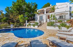 Land plot 425 m² in Altea for 985,000 €