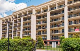 Apartment with a large balcony, in a gated condominium with a parking, Columbia, USA for $260,000