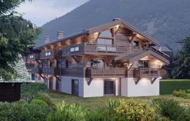 House with 4 bedrooms, garden and garage, in the centre of Morzine, France for 1,700,000 € House with 4 bedrooms, garden and garage, in the centre of Morzine, France for 1,700,000 €
