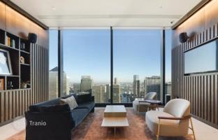 Two-bedroom apartment with panoramic views in a high-rise residence with a swimming pool and a gym, Canary Wharf, London, UK for £954,000