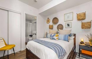 1-bedroom apartment in Charles Street East for C$939,000