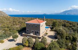 Stone villa with beautiful pool & sea views, walking distance to the beach for 800,000 €