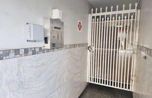 2-bedroom apartments in condo 99 m² in Hallandale Beach for $300,000
