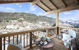 Ski in and out off plan 3 bedroom apartments for sale in Les Gets for 760,000 €