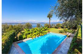 Luxury three-storey villa with a guest house, a park and a swimming pool directly in front of the lake, Sirmione, Italy for 7,390,000 €