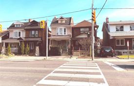 Townhome – Dufferin Street, Toronto, Ontario,  Canada for C$1,173,000