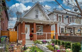 Townhome – York, Toronto, Ontario,  Canada for C$1,017,000