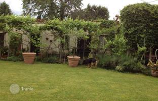 4-bedroom villa 430 m² in Barga for 760,000 €