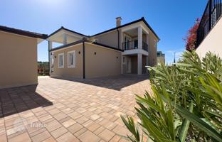 4-room house 240 m² in Umag for 1,600,000 €