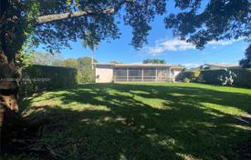 Townhome – Harrison Street, Hollywood, Florida,  USA for $649,000