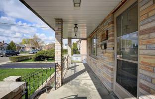 8-bedroom house in Etobicoke for C$1,750,000