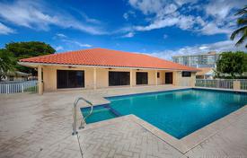 Spacious villa with a backyard, a pool and a garage, Hallandale Beach, USA for 1,833,000 €
