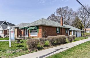 9-bedroom house in Etobicoke for C$1,552,000