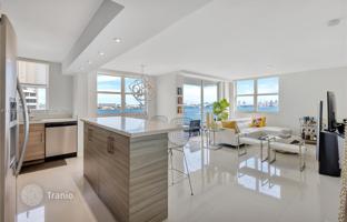 2-bedroom apartments in condo 99 m² in Miami for $695,000