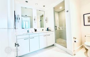 2-bedroom apartments in condo 187 m² in Bal Harbour for $3,500,000