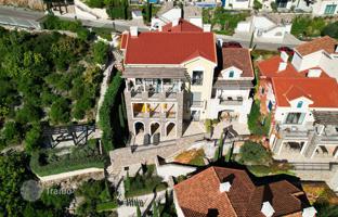2-bedroom apartment 113 m² in Radovići for 1,100,000 €