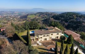 Classic villa with a park in Perugia, Umbria, Italy for 1,280,000 €
