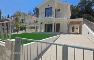 3-bedroom villa 135 m² in Souni-Zanakia for 425,000 €