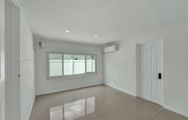 Townhome – Hollywood, Florida, USA for $649,000