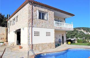 Two-storey villa with a garden and a swimming pool near the beach, in one of the best areas of Lloret de Mar, Spain for 507,000 €