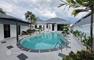 6-bedroom villa 236 m² in Pattaya for $552,000