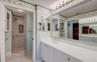 2-bedroom apartments in condo 136 m² in Tamarac for $269,000