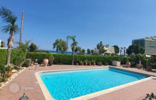5-bedroom cottage 421 m² in Livadia for 950,000 €