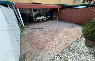 3-bedroom house 122 m² in West End for $429,000