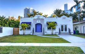 Comfortable villa with a plot, a pool and a terrace, Miami, USA for 1,216,000 €