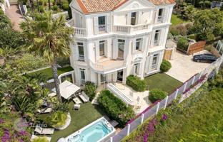 Historic four-level villa with direct access from the garden to the sea in Cannes, Cote d'Azur, France for 2,650,000 €
