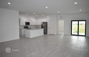 3-bedroom house 242 m² in LaBelle for $360,000