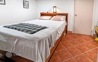 12-bedroom apartment in Clinton Street for C$2,214,000