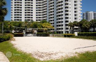 2-bedroom apartments in condo 92 m² in Aventura for $450,000