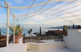 Magnificent villa with a stunning views of the bay and the port of Padenge, Garda, Italy for 2,300,000 €