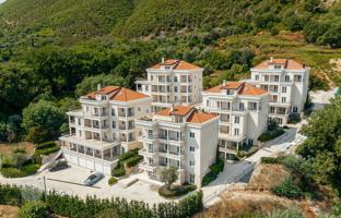 3-bedroom penthouse 226 m² in Đenovići for 1,150,000 €