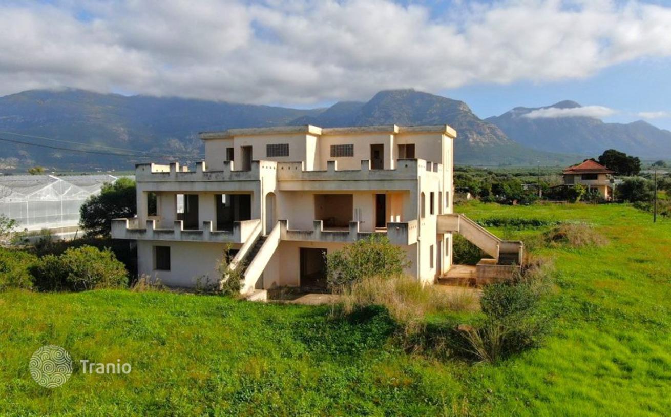 Villa for sale in Kyparissia, Greece — listing 2332963