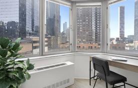 Apartment – Manhattan, New York City, State of New York,  USA for $525,000