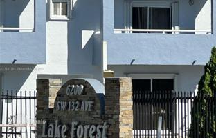 2-bedroom apartments in condo 76 m² in West End for $295,000