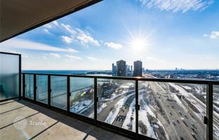 3-bedroom apartment in Lake Shore Boulevard West for C$992,000