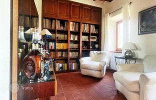Villa 334 m² in Pietrasanta for 1,250,000 €