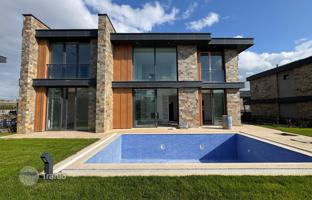 6-bedroom villa 460 m² in Tuzla for 67,467,000 TRY