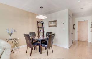 5-bedroom apartment in Blue Jays Way for C$1,243,000