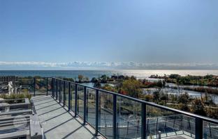 2-bedroom apartment in Etobicoke for C$838,000