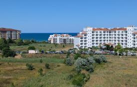 Large 2-room apartment in a comfortable complex near the beach, with sea views + space in the underground garage for 81,000 €