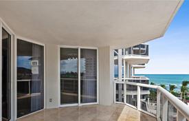 Bright flat with ocean views in a residence on the first line of the beach, Miami Beach, Miami, USA for $1,090,000