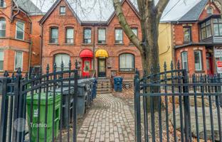 8-bedroom townhouse in Old Toronto for C$2,574,000