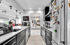 Townhome – West End, Miami, Florida,  USA for $749,000