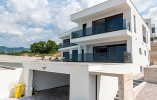 5-bedroom house 340 m² in Crikvenica for 1,399,000 €